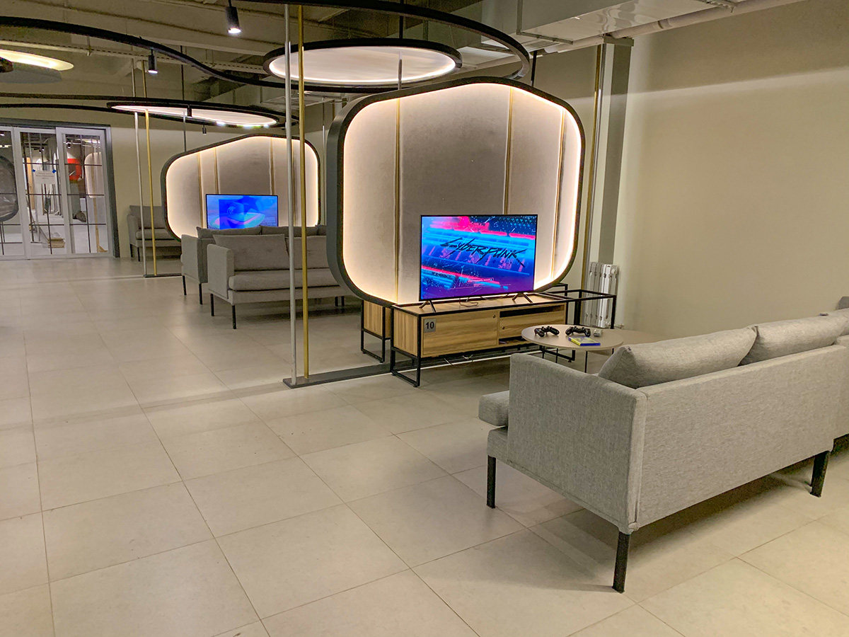 PlayStation 5 зал — Hydra Esports Stadium